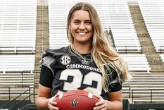 historico: sarah fuller, la primera mujer en anotar en un duelo de power five