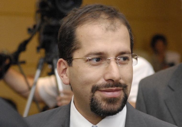 Alejandro Cazabán presidió la primer reunión entre ministros por el Pacto Social. Foto: Marcelo Ruiz / archivo