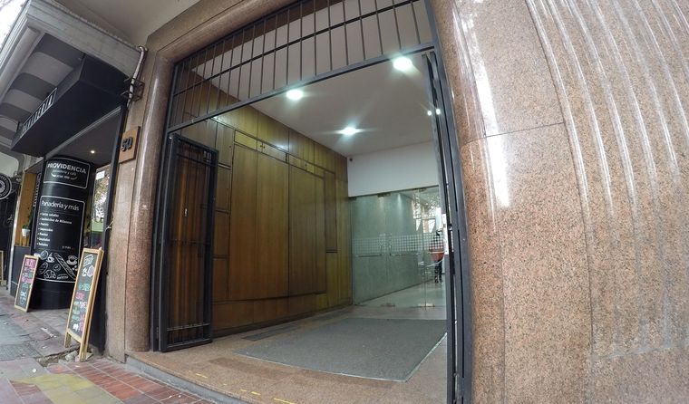 Actividad normal en el ingreso del edificio ubicado en calle Gutiérrez al 50 de Ciudad, donde actualmente funciona Globant.&nbsp;