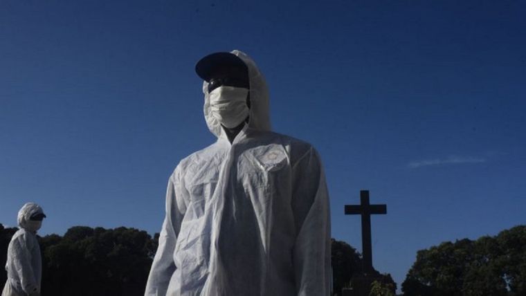 Las cifras de fallecidos por covid-19 en Brasil siguen batiendo récords. Foto: GETTY IMAGES
