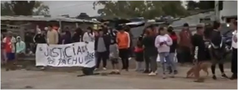La familia se encontraba velando al menor fallecido. Foto: Captura de video