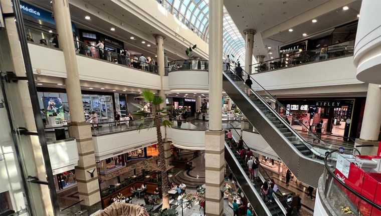 Los malls chilenos recibieron a miles de turistas durante el fin de semana Foto: @chicureohoy