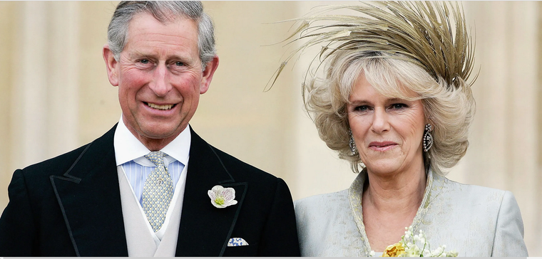 Camilla Parker Bowles y el príncipe Carlos fueron amantes desde mucho tiempo antes del casamiento de este último con Lady Di en 1981. Foto: Glamour México - https://media.glamour.mx/photos/619056582d97bd4c522a317f/16:9/w_2784,h_1566,c_limit/243339.jpg