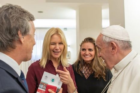 Valeria Mazza y su esposo, Alejandro Gravier, junto al papa Francisco. Valeria Mazza y su esposo, Alejandro Gravier, junto al papa Francisco.