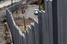 El muro que se construye en la UNCuyo. Foto: ALF PONCE MERCADO / MDZ