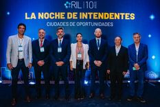 De izquierda a derecha: Emir Andraos, Matías Stevanato, Ulpiano Suarez, Flor Destéfanis, Esteban Allasino, Celso Jaque y Omar Félix Foto: X  @MatiasStevanato