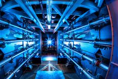 el laser mas grande del mundo puede estrujar diamantes