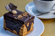 Marquesa de chocolate Un postre exquisito para hacer en simples pasos Foto: Shutterstock