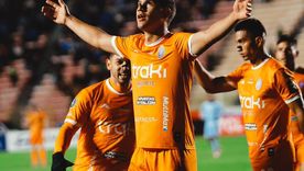 El ex River Flabián Londoño anotó el gol del empate ante Bolívar y aparece como la principal amenaza para la Lepra. El ex River Flabián Londoño anotó el gol del empate ante Bolívar y aparece como la principal amenaza para la Lepra.