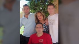 Margarita Gutiérrez junto a sus tres hijos varones: uno está en la mira por la muerte de la mujer. Margarita Gutiérrez junto a sus tres hijos varones: uno está en la mira por la muerte de la mujer.