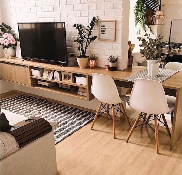 Mantener el orden y aumentar las superficies de guardado resultan claves para espacios reducidos. Foto: Instagram @deco_dudas.