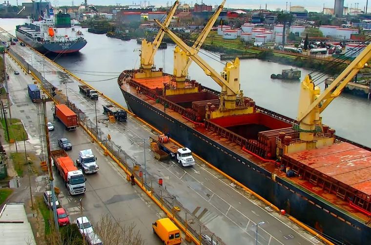 Puerto de contenedores de Dock Sud Terminal de Contenedores Exolgan, Puerto Dock Sud Foto: Twitter