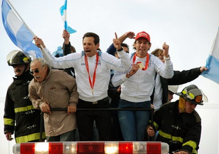 Los ciclistas fueron recibidos como héroes. Foto: EFE