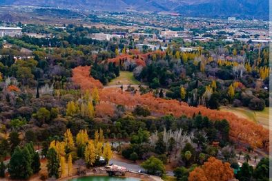MDZol | Una pareja de viajeros muestra con su drone al Parque como nunca antes lo viste. Foto: IG @yamiyjoko