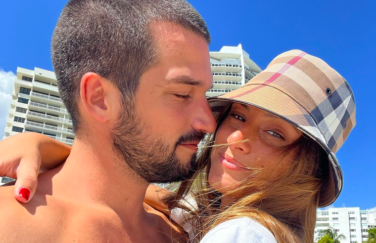 Lola Latorre junto a su novio Felipe. Foto: Instagram @lolitalatorre