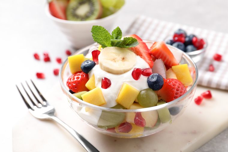 La receta de yogur con frutas más rica. Se puede comer con todo mezclado, pero en capas queda mejor. La receta de yogur con frutas más rica. Se puede comer con todo mezclado, pero en capas queda mejor.