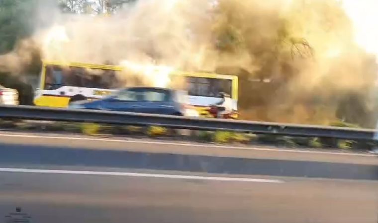 Colectivo incendiado Acceso Este