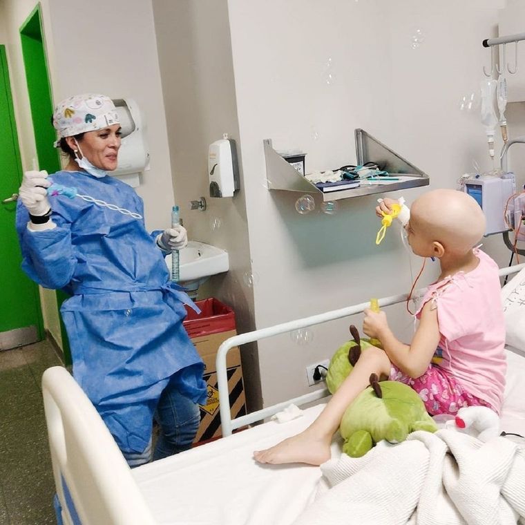 El diagnóstico temprano y el tratamiento indicado aportan esperanza a los niños con cáncer. Foto: Instagram asociacion_traspasar