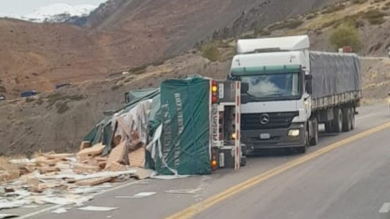 Así quedó el pesado rodado tras el siniestro. Foto: Gentileza.