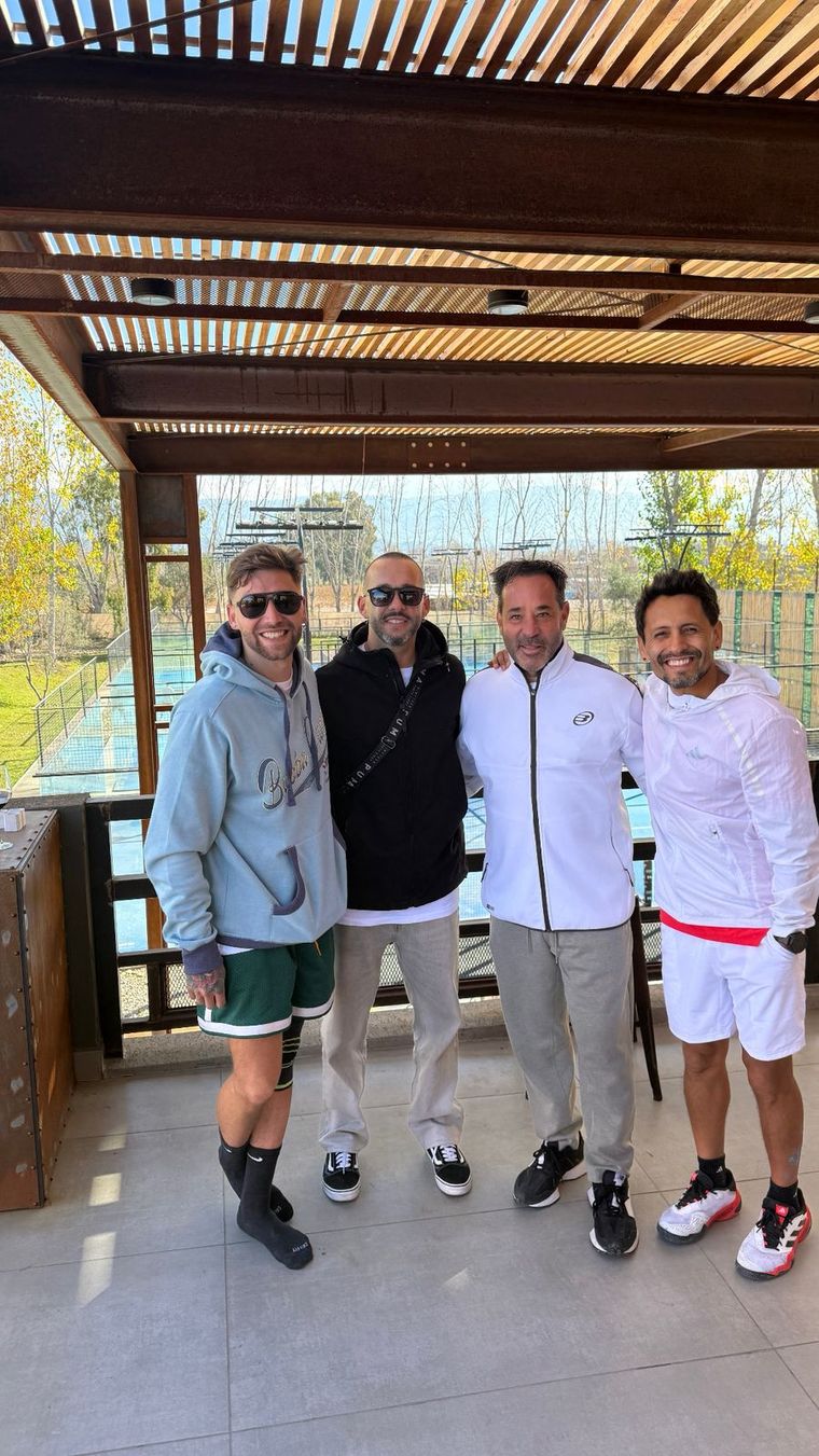 Adrián Yacopini junto a Pablo Tamagnini, Nelson Aguirre y Diego Granadé, integrantes de La Konga. Foto: Gentileza. Adrián Yacopini junto a Pablo Tamagnini, Nelson Aguirre y Diego Granadé, integrantes de La Konga. Foto: Gentileza.