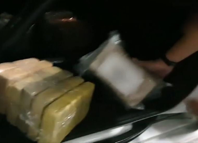 Algunos de los 171 paquetes de droga incautados en el operativo policial en Madrid. Foto: Policia Nacional de España