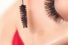 ¡Truco mágico! para  reutilizar y limpiar el cepillo de tu rimel de pestañas