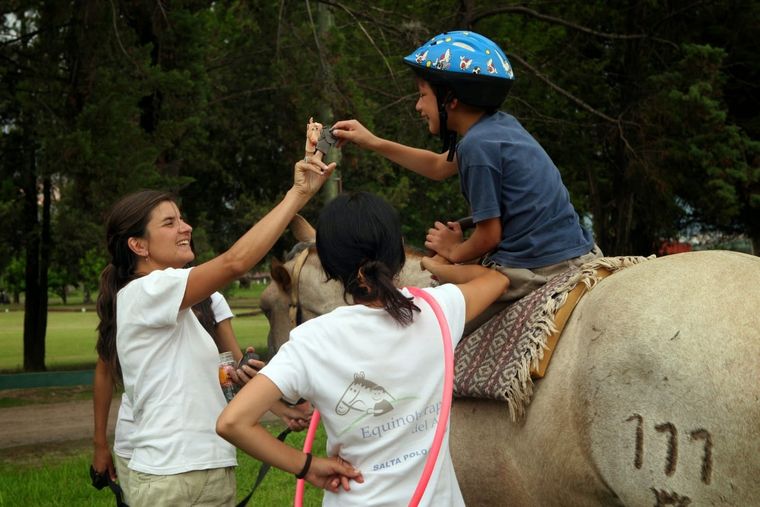 Elena Cataldi en Equinoterapia del Azul