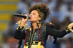 alicia keys recibio criticas dispares en la champions league