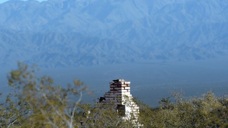 Hay ruinas que se mantienen en pie. Hay ruinas que se mantienen en pie.