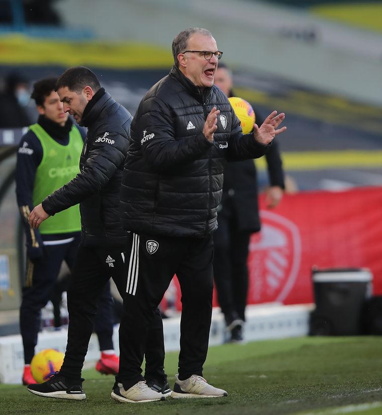 Luego de tres años y medio, el rosarino no dirigirá más al Leeds. Foto: DPA