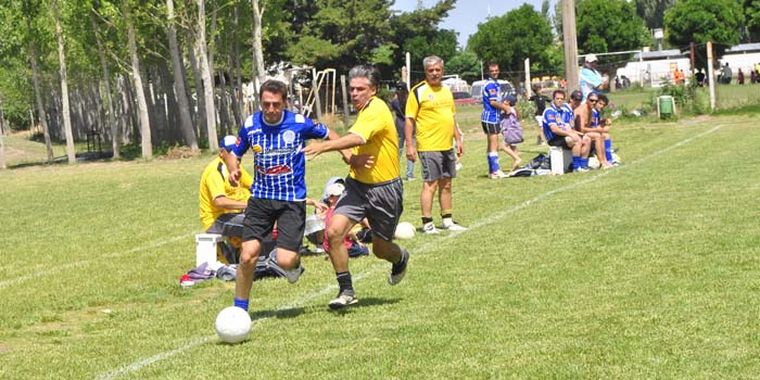 Gran desborde de Martín desgarrito Arbeloa.