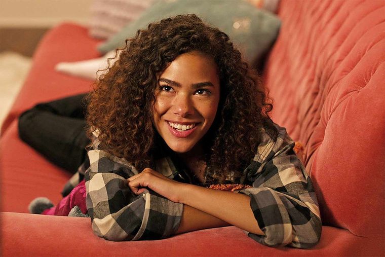 Foto: https://people.com/tv/antonia-gentry-real-life-experiences-inspired-ginny-and-georgia-microaggressions-dialogue/