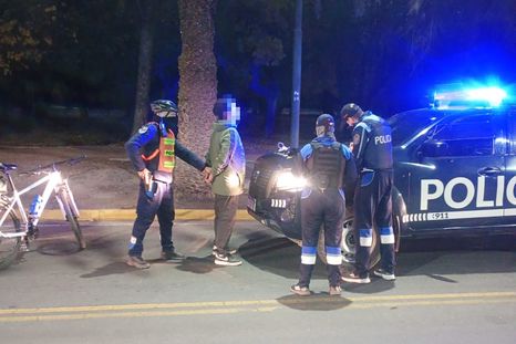 El momento de la aprehensión del sospechoso del robo. El momento de la aprehensión del sospechoso del robo.