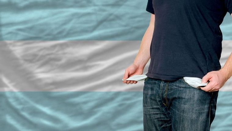 Argentina ya estaba en crisis cuando llegó la pandemia, que derrumbó el PIB otro 10%. Foto: ISTOCK