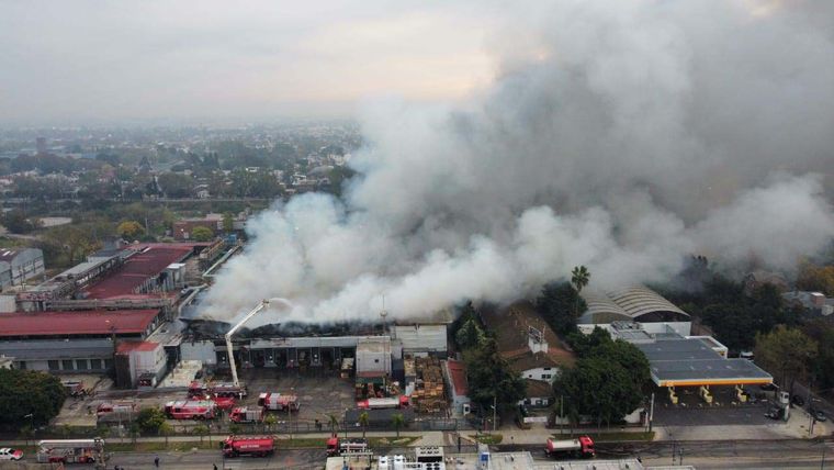 La planta panificadora estuvo 10 horas bajo las llamas Foto: Franco Fafasuli