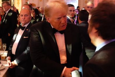 MDZol | El presidente Milei estrecha la mano de Donald Trump en la visita a su mansión de Mar-a-Lago en Palm Beach y espero que ahora ese vínculo se afiance y beneficie a país. Foto: Presidencia