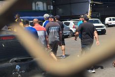 Di Zeo, junto a otros barras, ingresando al búnker de Ameal. Twitter @BocaAdherentes Foto: Twitter @BocaAdherentes