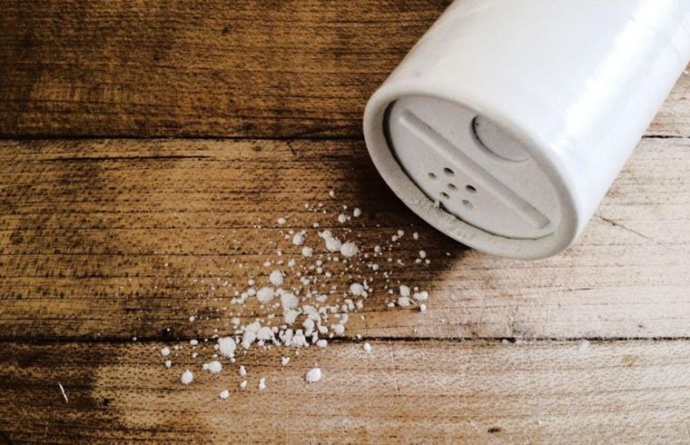Mantén tu hogar libre de hormiga y plagas, usando talco de bebé y olvídate del problema