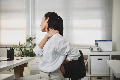 Una forma sencilla de corregir la postura. Una forma sencilla de corregir la postura.