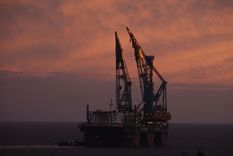 el petroleo opera por debajo de los us$100 y las bolsas financieras se disparan tras la tregua