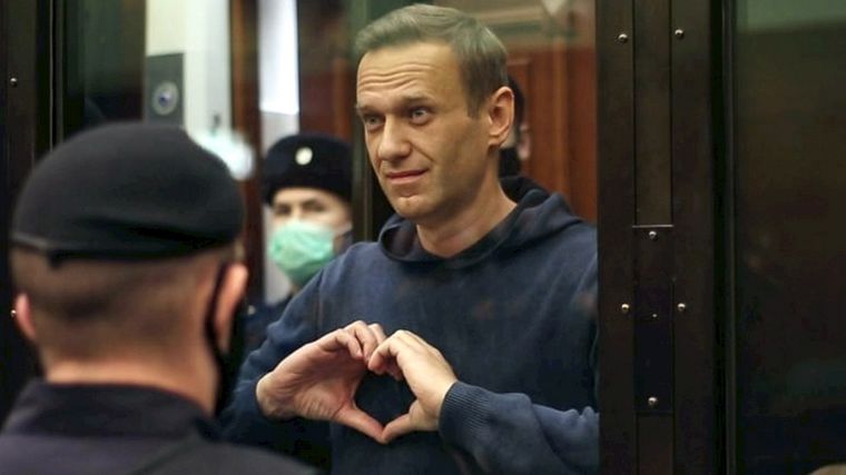 Navalni, durante el juicio que lo condenó. Foto: Hoy.