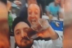 Varios allegados a los Kirchner participaron de la fiesta clandestina en Santa Cruz Varios allegados a los Kirchner participaron de la fiesta clandestina en Santa Cruz