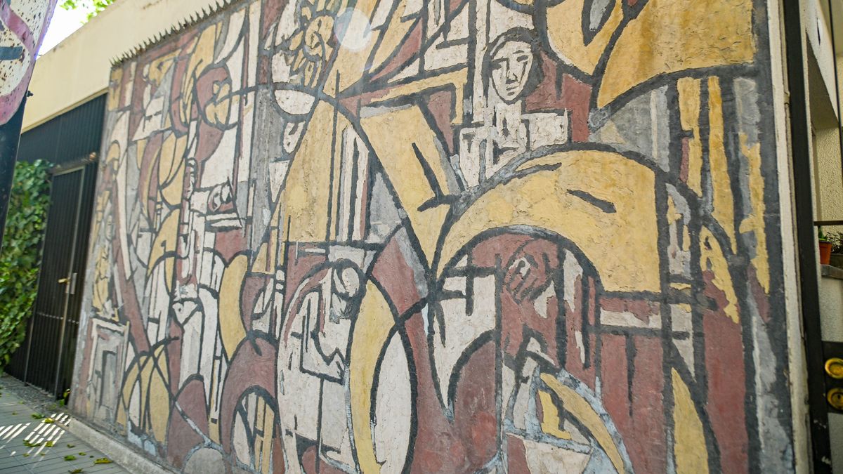 En pleno centro, un callejón dentro de otro esconde una joya artística original del siglo XX