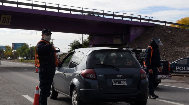 El dueño del campo ofrecía el servicio de eludir controles policiales similares a los que se realizan en Mendoza. Foto: ALF PONCE / MDZ