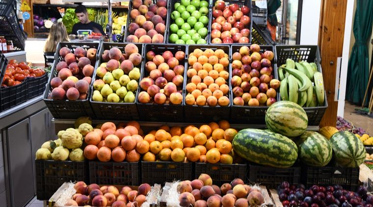 En esta época se suele consumir más fruta que en el resto del año Foto: ALF PONCE MERCADO / MDZ