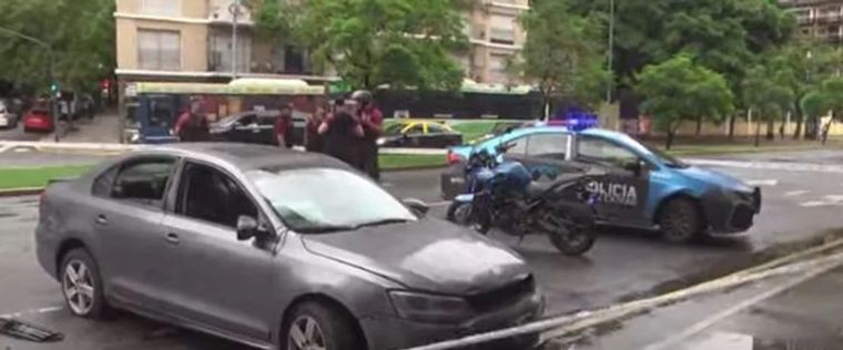 El sujeto cruzó a alta velocidad varios semáforos en rojo y se inició una persecución en Palermo Foto: NA