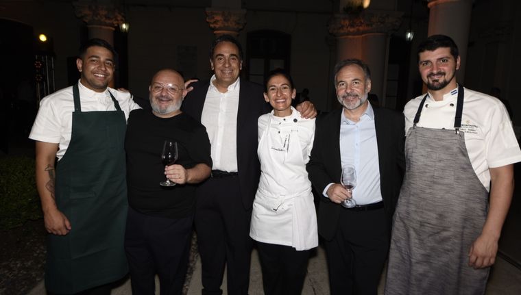 El equipo de Wine Media Group lideró la Gala de Vino Argentino en el Convento de Santa Clara, dentro del Hotel Intercontinental. Foto: Juan Mateo Aberastain Zubimendi / MDZ.