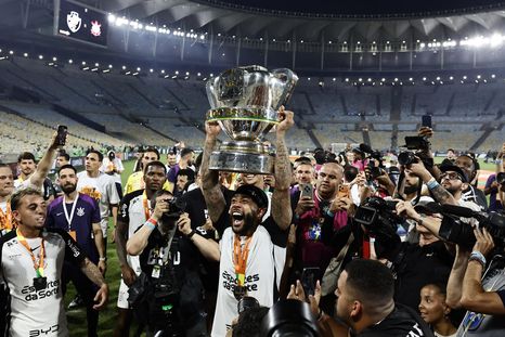 Memphis Depay liquidó a la dirigencia del Corinthians tras consagrarse campeón de la Copa de Brasil. Memphis Depay liquidó a la dirigencia del Corinthians tras consagrarse campeón de la Copa de Brasil.