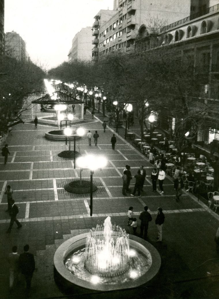 La peatonal Sarmiento fue inaugurada en 1989. 