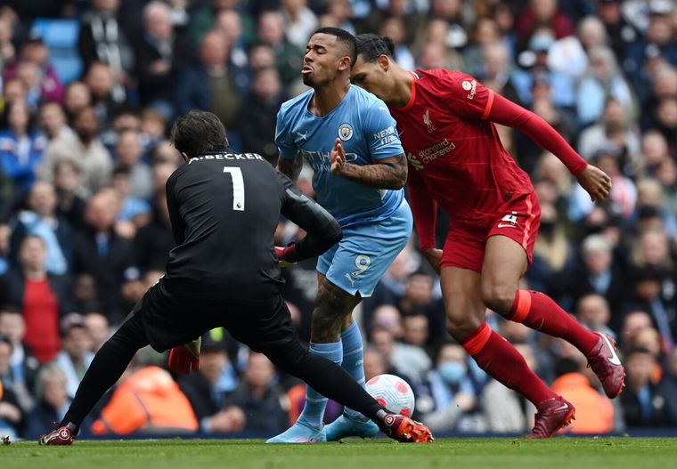 Manchester City y Liverpool empataron 2 a 2 en un partido lleno de emociones.